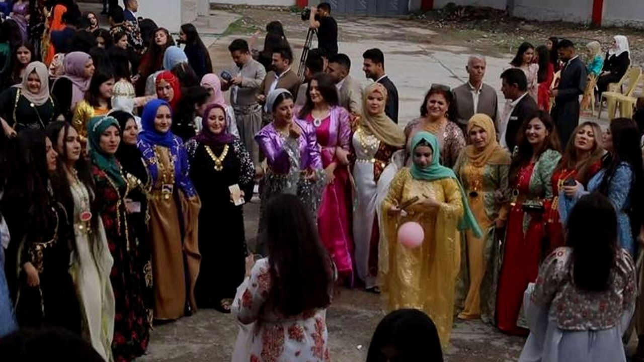 Kürt Milli Kıyafet Günü: Kerkük Üniversitesi 'Kürt Milli Kıyafeti'ne izin vermedi