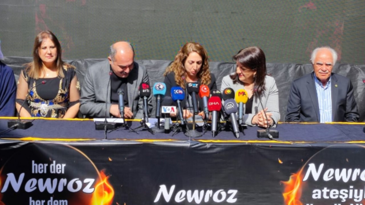 2023 Newroz deklarasyonu: 'Depremde yaşamını yitirenlere adıyoruz'
