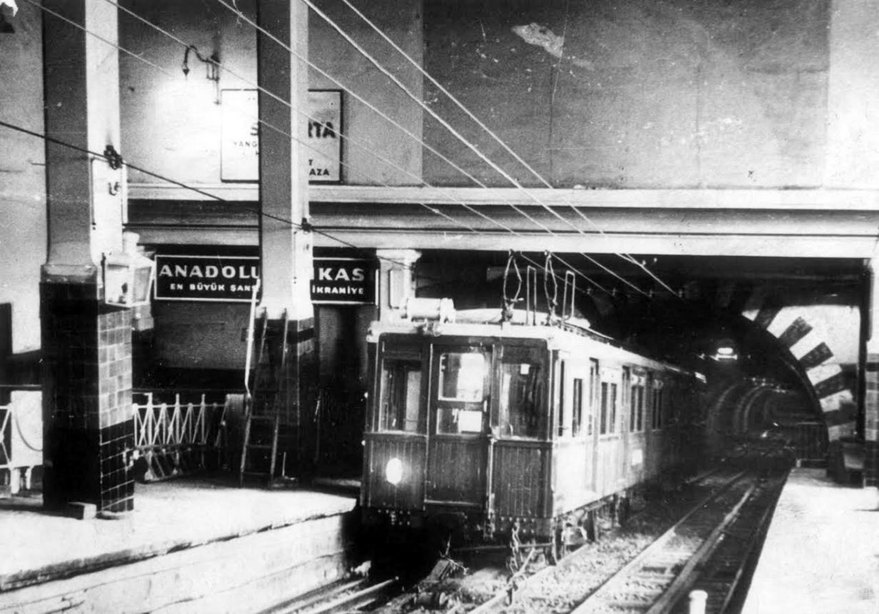 148 yıllık tarihi Karaköy metrosunda çatlaklar - Sayfa 1