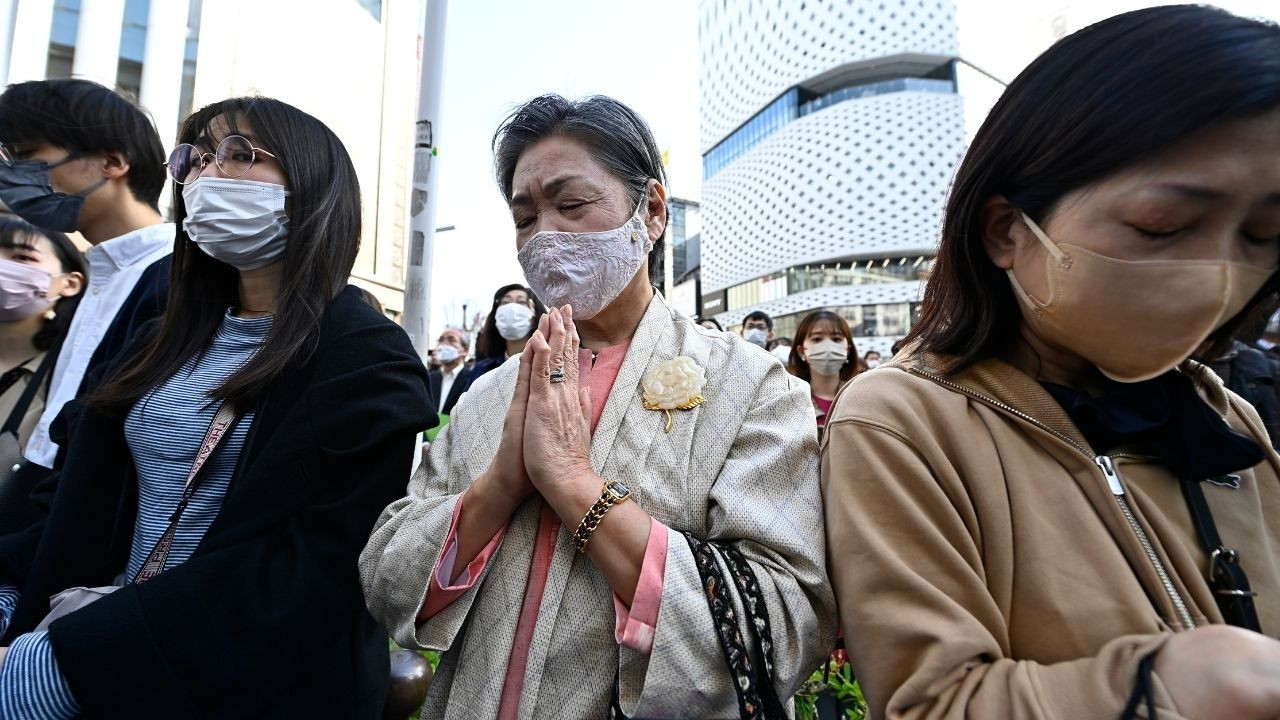 Japonya 9 büyüklüğündeki depremde hayatını kaybedenleri andı