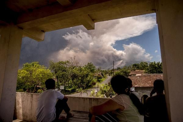 Endonezya’da Merapi Yanardağı 13 yıl aradan sonra patladı - Sayfa 2