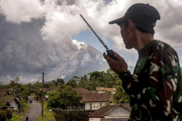 Endonezya’da Merapi Yanardağı 13 yıl aradan sonra patladı - Sayfa 3