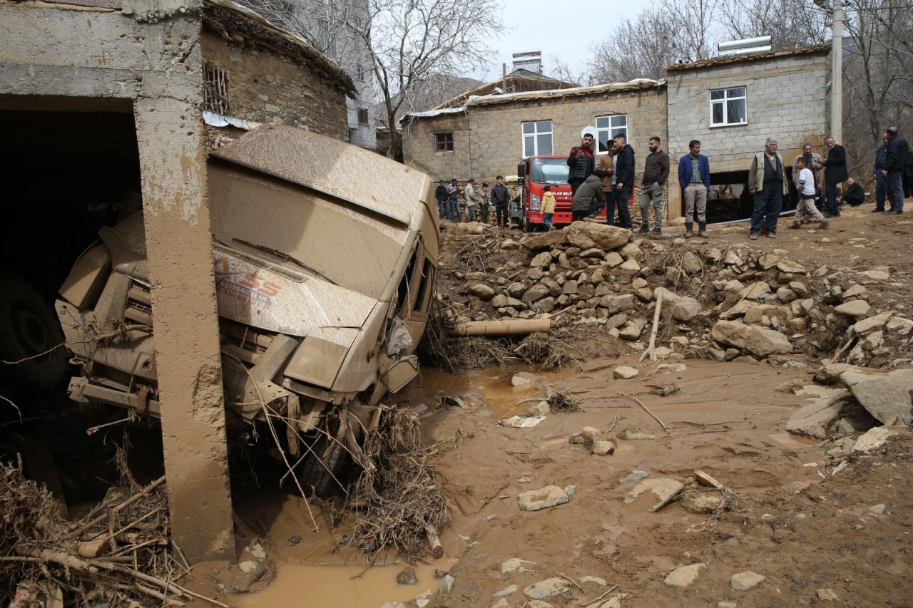 Bitlis'te gölet seti yıkıldı: Mahallede hasarlar oluştu - Sayfa 2