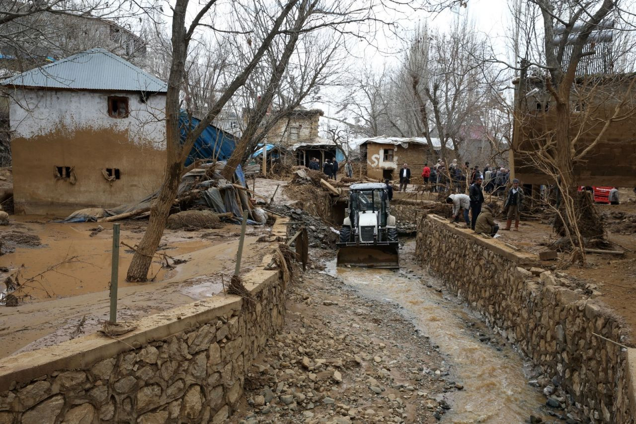 Bitlis'te gölet seti yıkıldı: Mahallede hasarlar oluştu - Sayfa 3