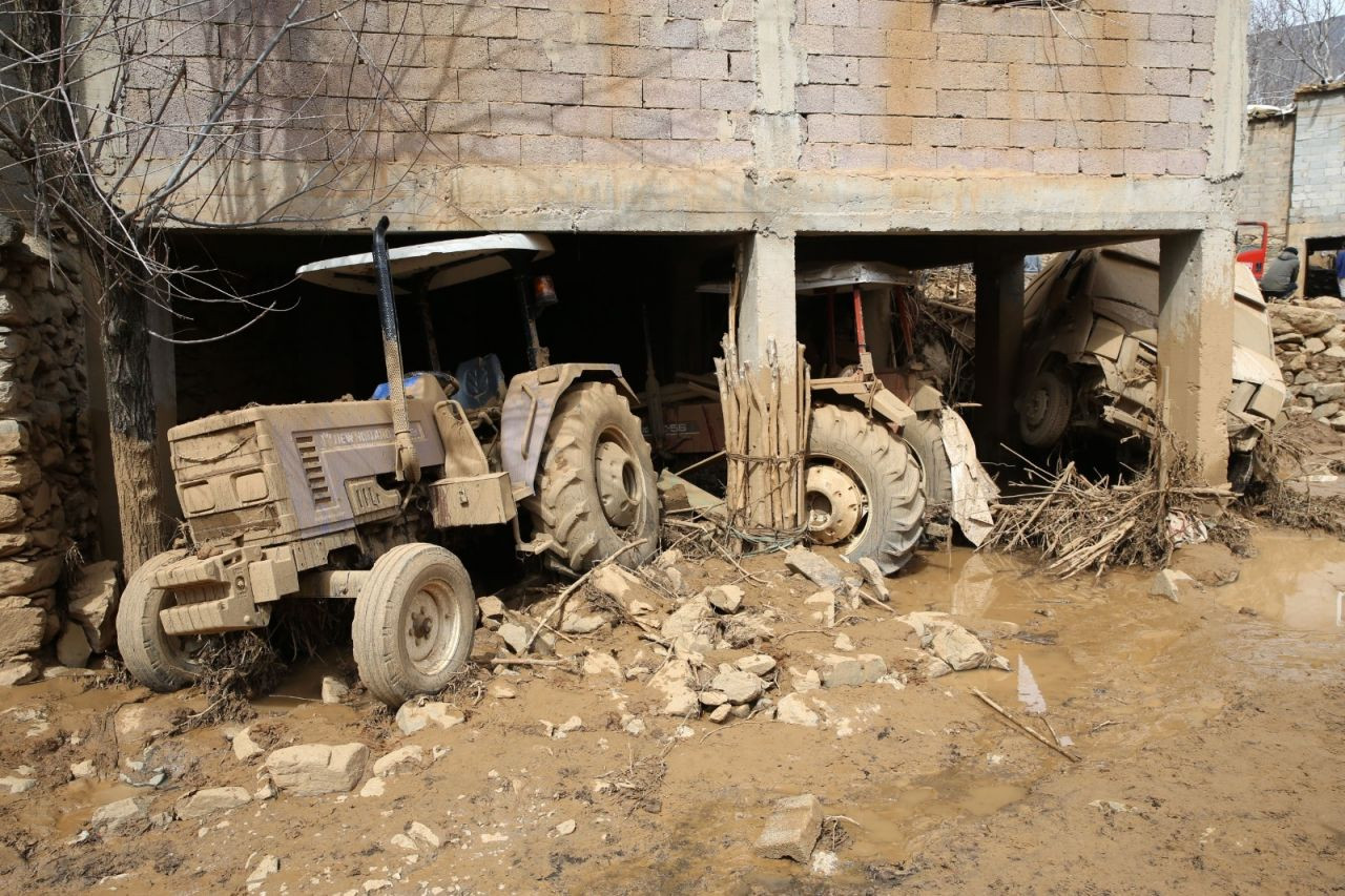 Bitlis'te gölet seti yıkıldı: Mahallede hasarlar oluştu - Sayfa 4