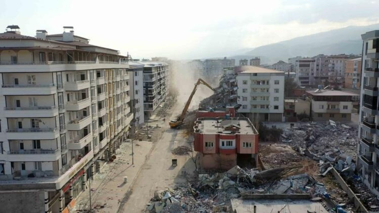 Depremin şiddeti drone ile görüntülendi