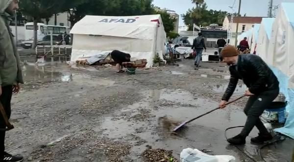İskenderun'da AFAD'ın çadır kentini su bastı - Sayfa 4