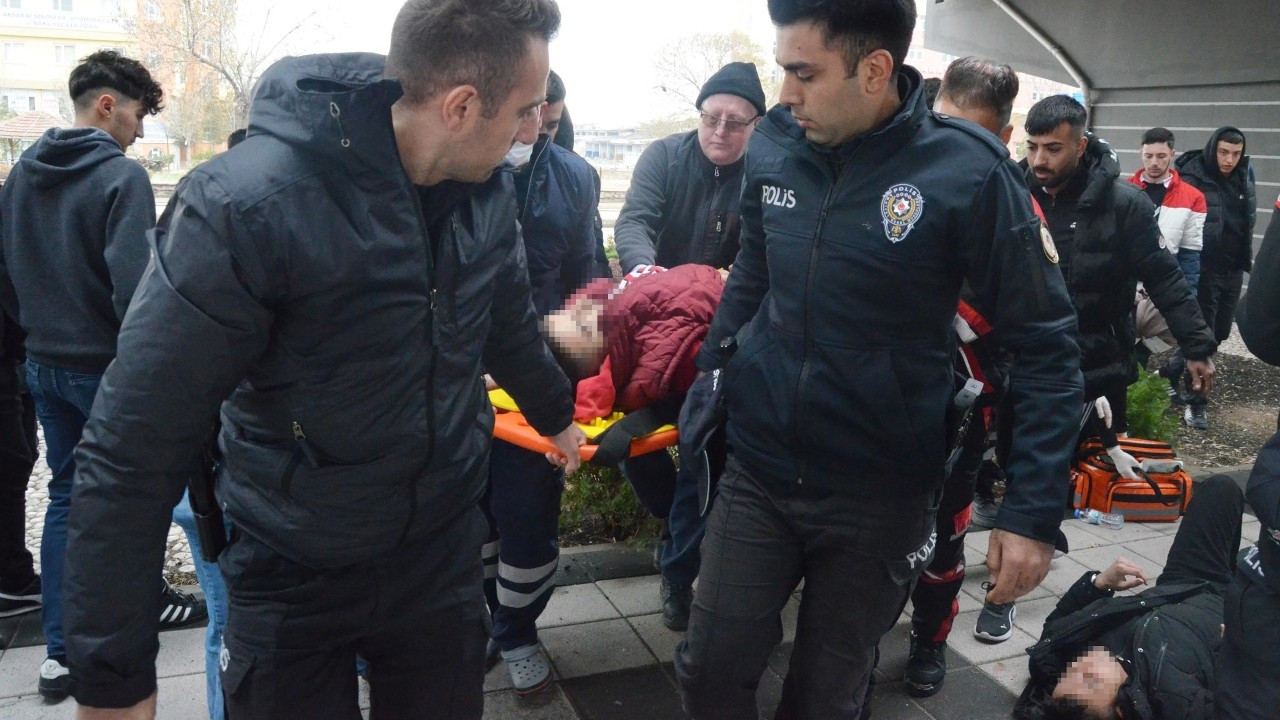 Aksaray'da bıçaklı kavga: 1'i ağır 4 öğrenci yaralandı