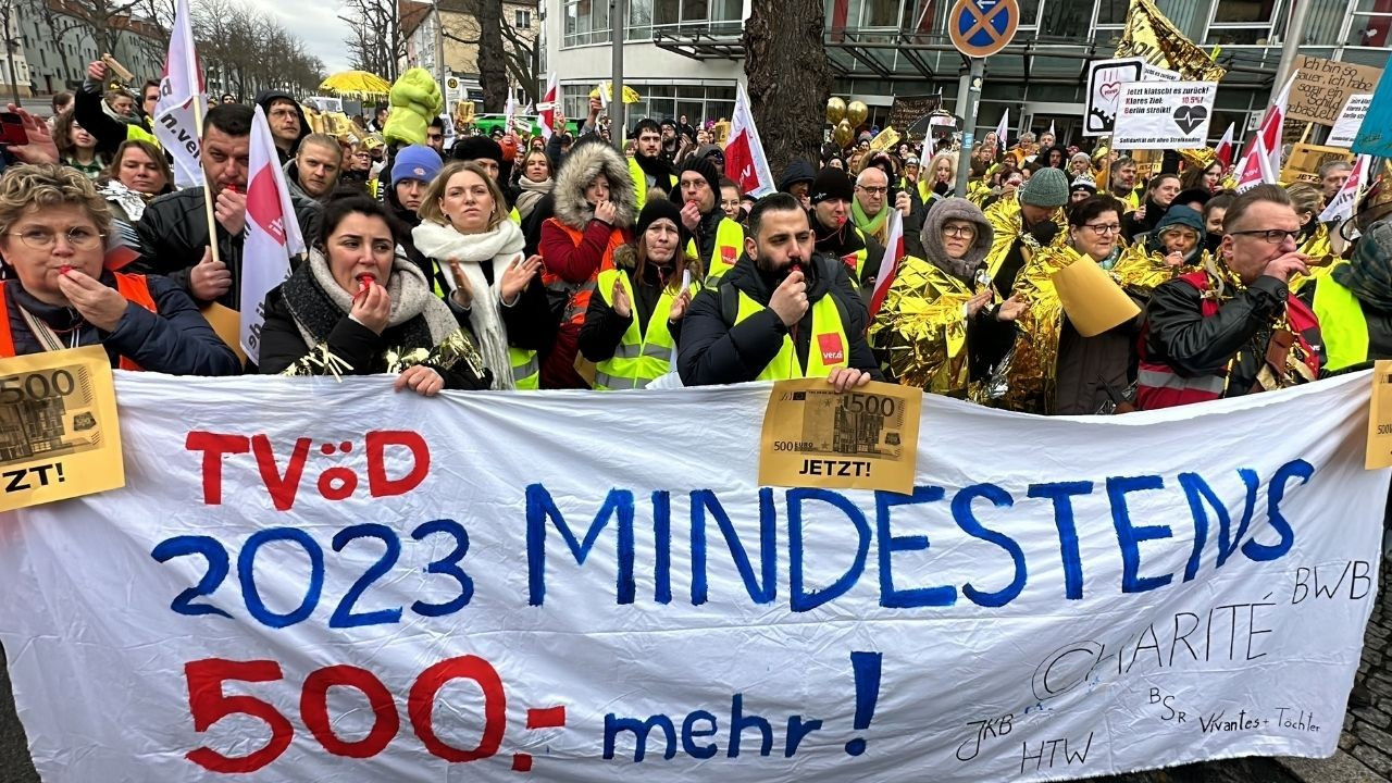 Almanya'da grev: 13 binin üzerinde sağlık çalışanı iş bıraktı