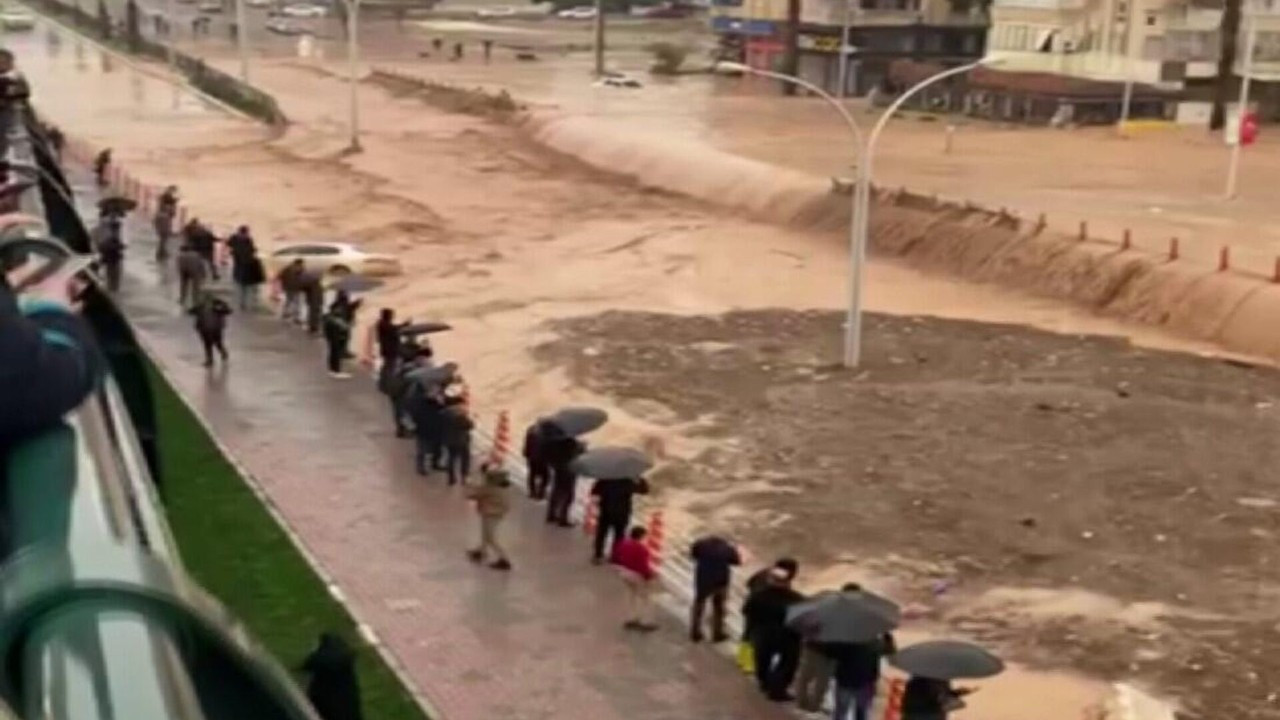 Erdoğan’ın Urfa'da 3 ay önce açılışını yaptığı kavşak, selde su altında kaldı