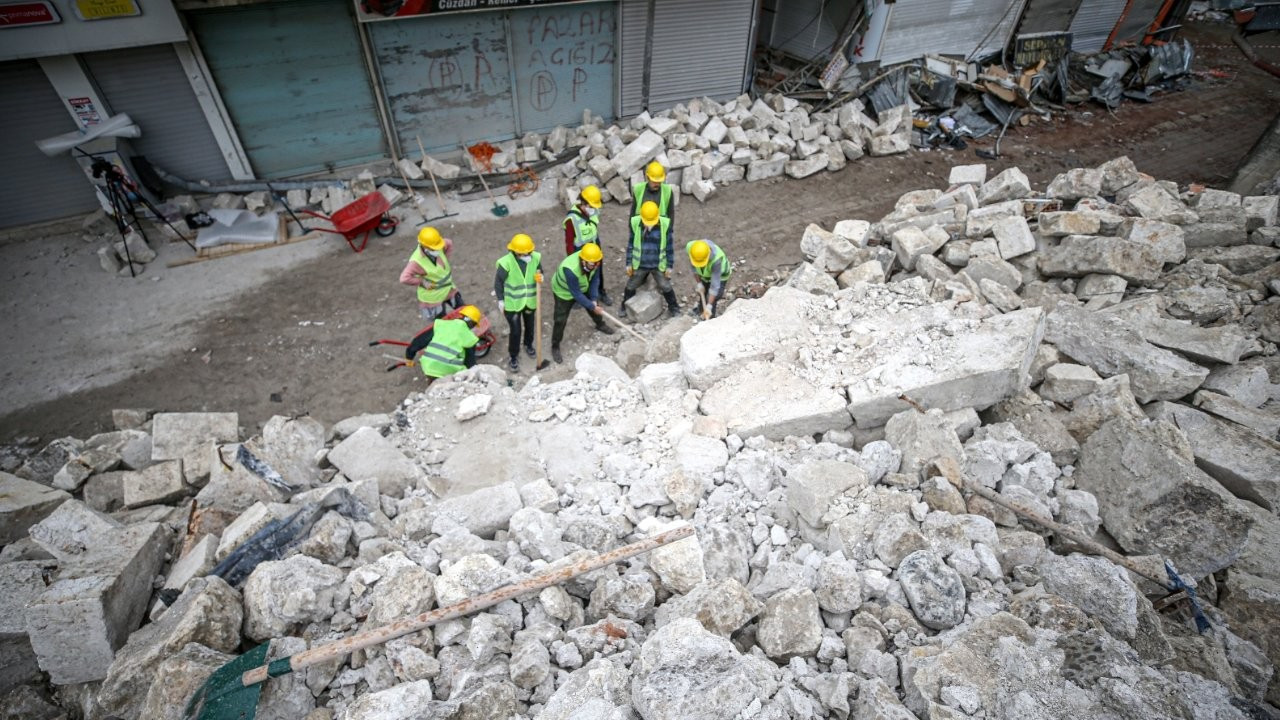 Depremde yıkılan İhsaniye Camisi için kurtarma çalışması başlatıldı