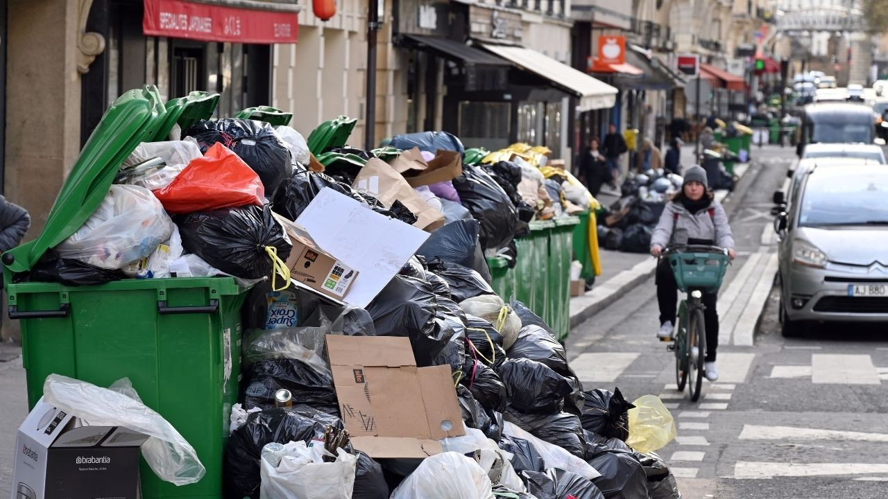 Paris'te grevdeki temizlik işçilerini 'zorla çalıştırma' kararı