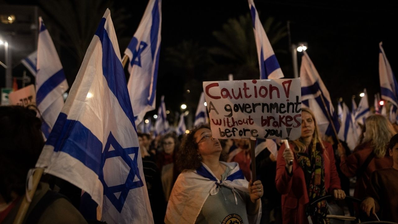 İsrail'de eski bakandan 'iç savaş' uyarısı