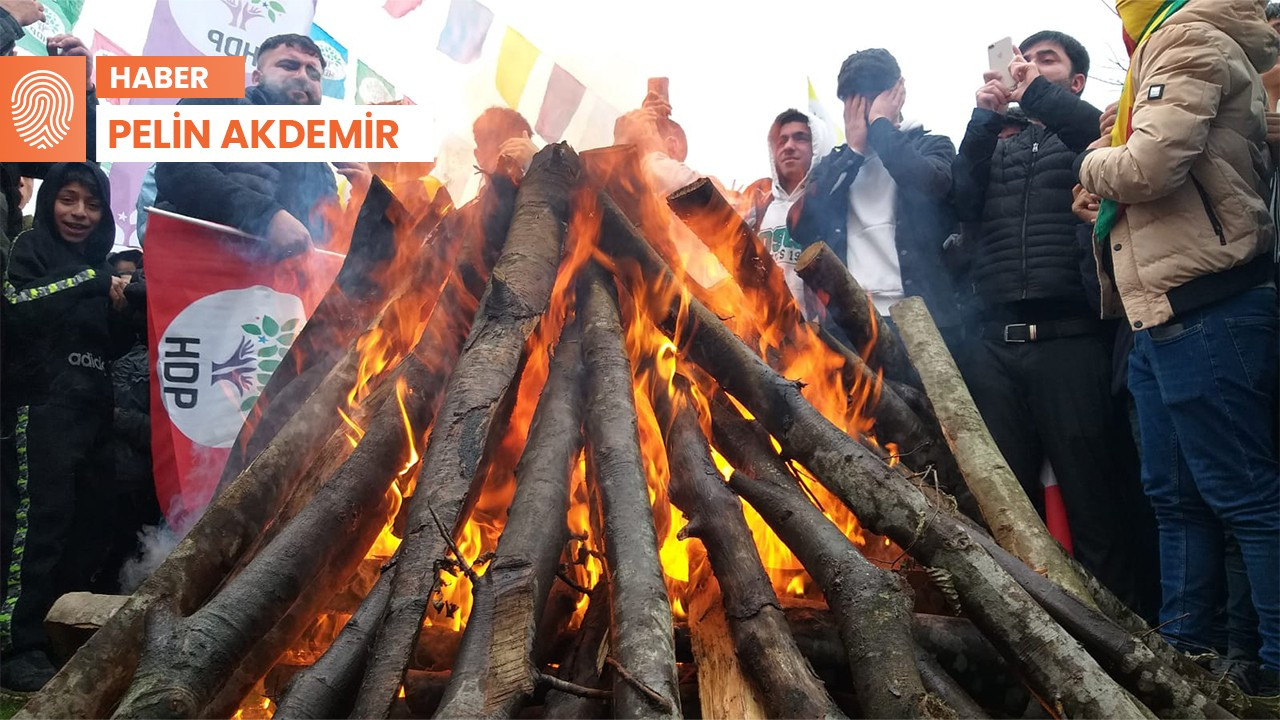 Bursa'da newroz ateşi depremde ölenler için yakıldı