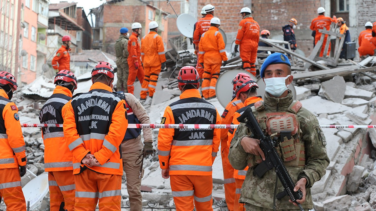 İsmail Saymaz: AFAD, depremden 36 saat sonra TSK’den yardım istedi