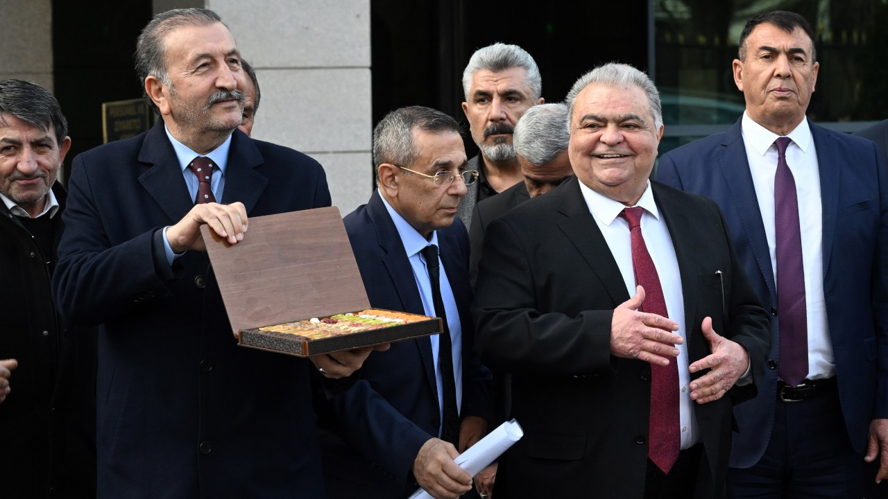 Ahmet Özal, 10 partinin ortak adayı olarak YSK'ye başvurusunu yaptı