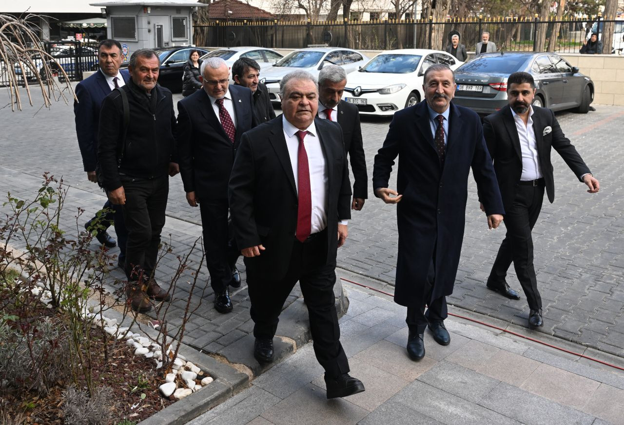 Ahmet Özal, 10 partinin ortak adayı olarak YSK'ye başvurusunu yaptı - Sayfa 1