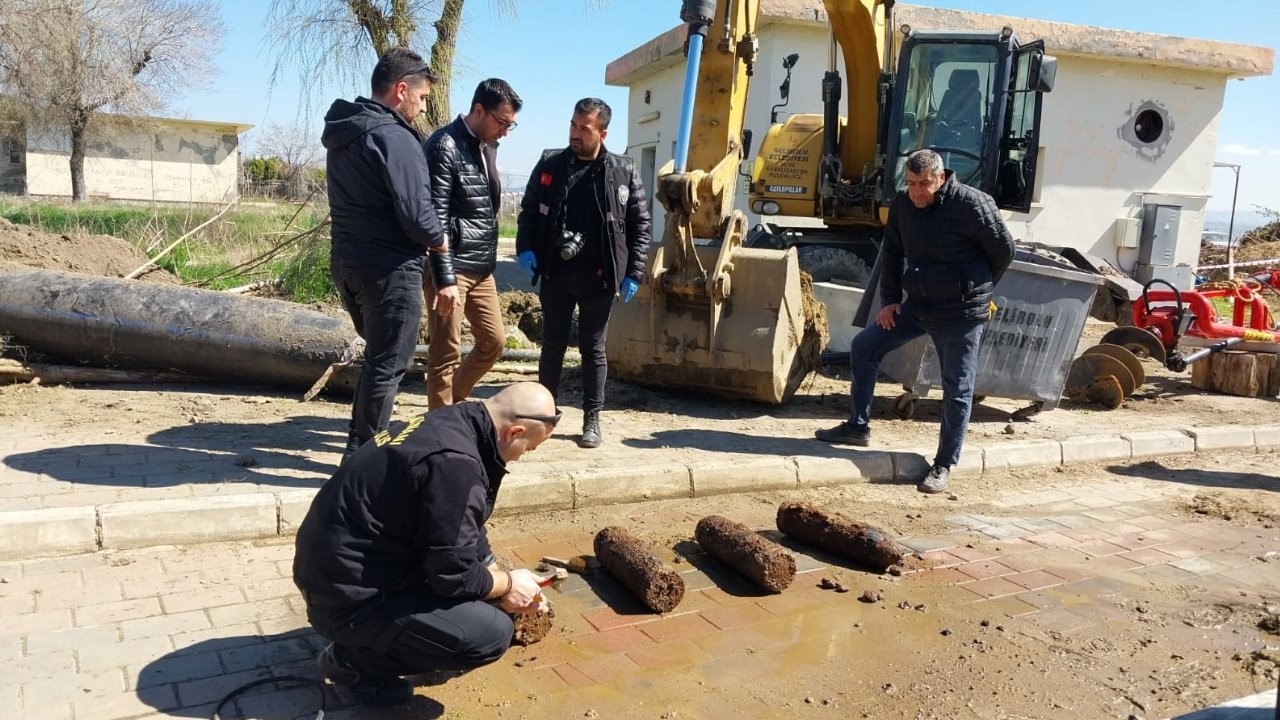Kanalizasyon kazısında patlamamış top mermileri bulundu