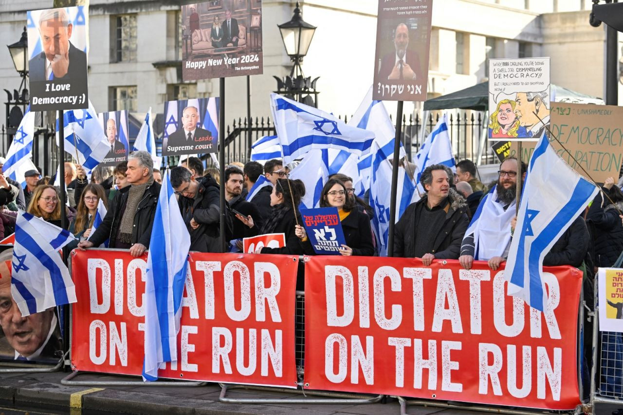 İsrail Başbakanı Netanyahu İngiltere'de protestolarla karşılandı: 'Kaçak diktatör' - Sayfa 2