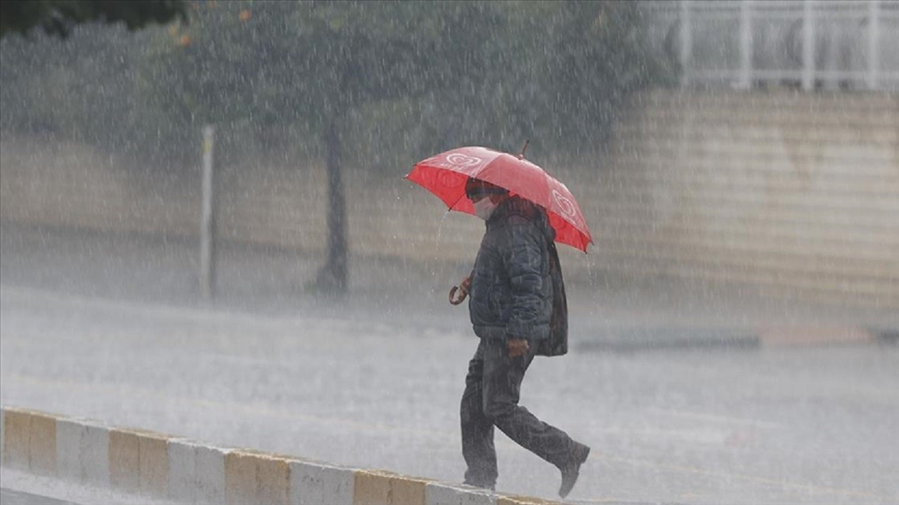 Vali Yerlikaya'dan İstanbul için kuvvetli sağanak yağış uyarısı
