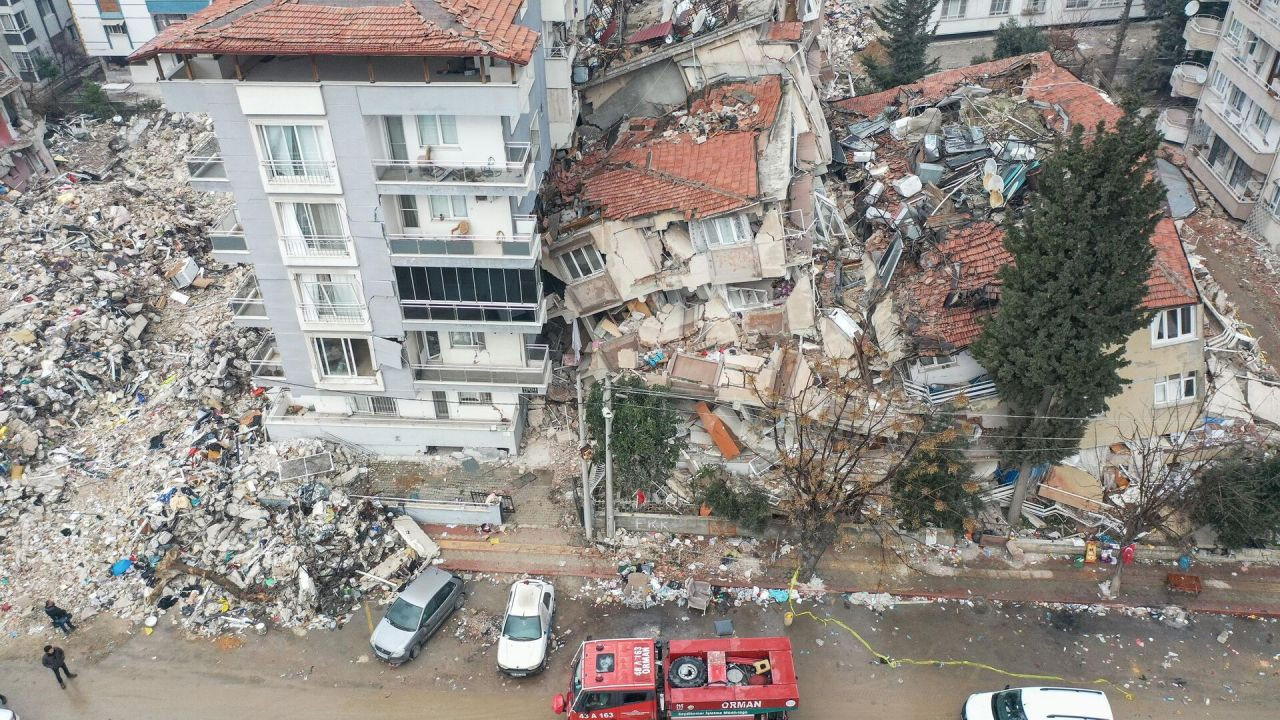 Deprem bilimci Arık: Anadolu plakası ciddi bir şekilde yer değiştirdi - Sayfa 1