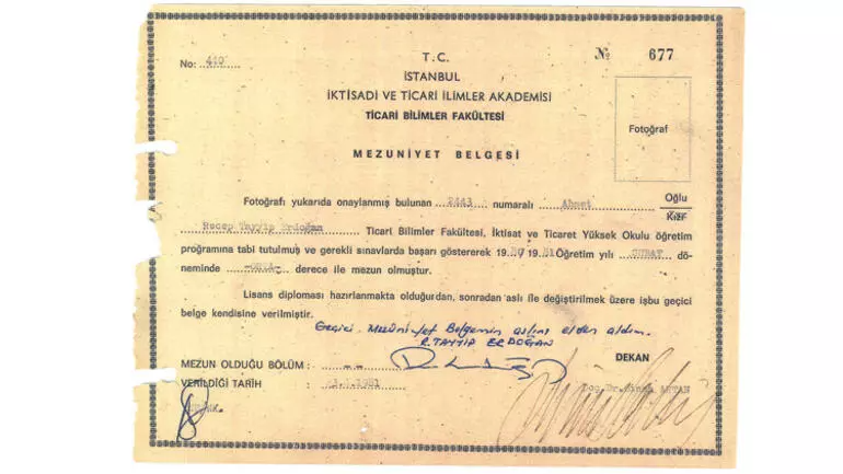 Hürriyet, Erdoğan’la ilgili mezuniyet belgeleri yayınladı - Sayfa 4