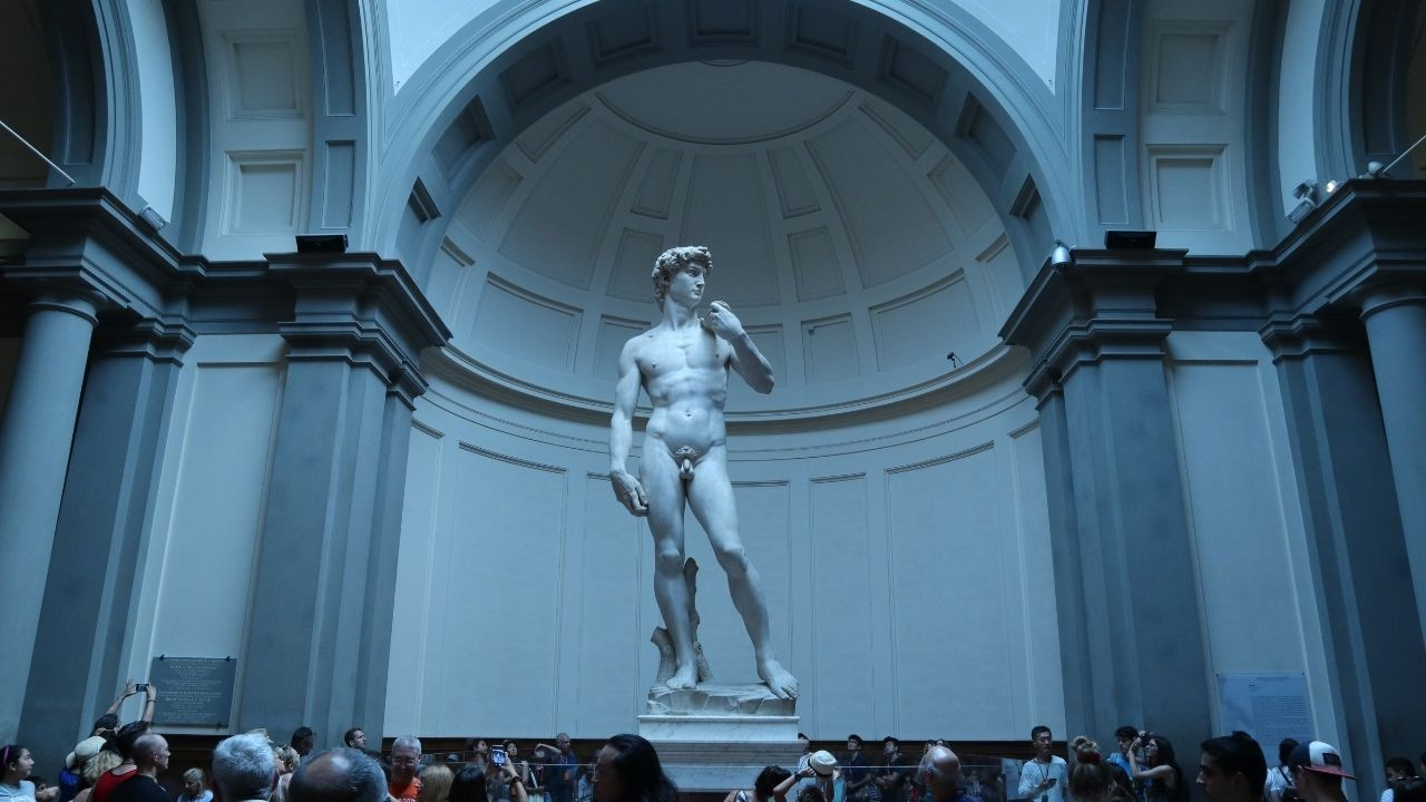 Davut heykeli 'porno' mu: Gelip yerinde görün