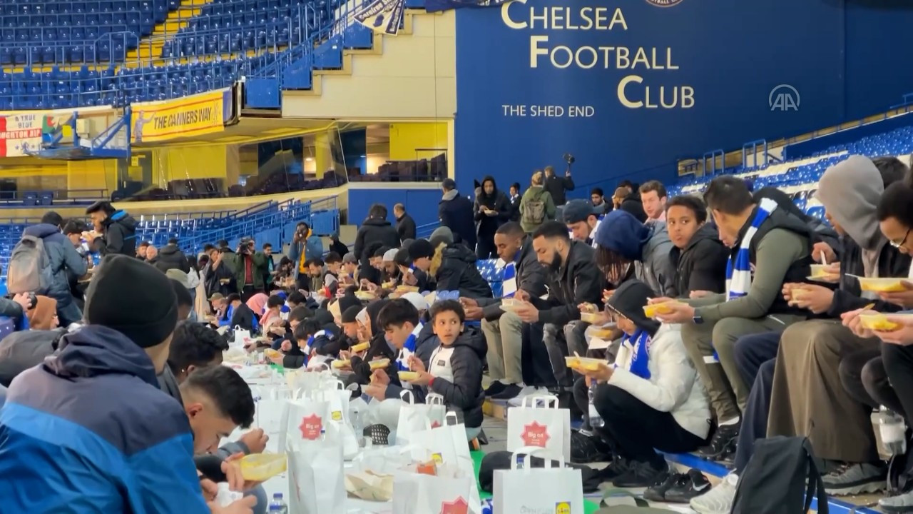 Premier Lig tarihinde bir ilk: Chelsea'den toplu iftar