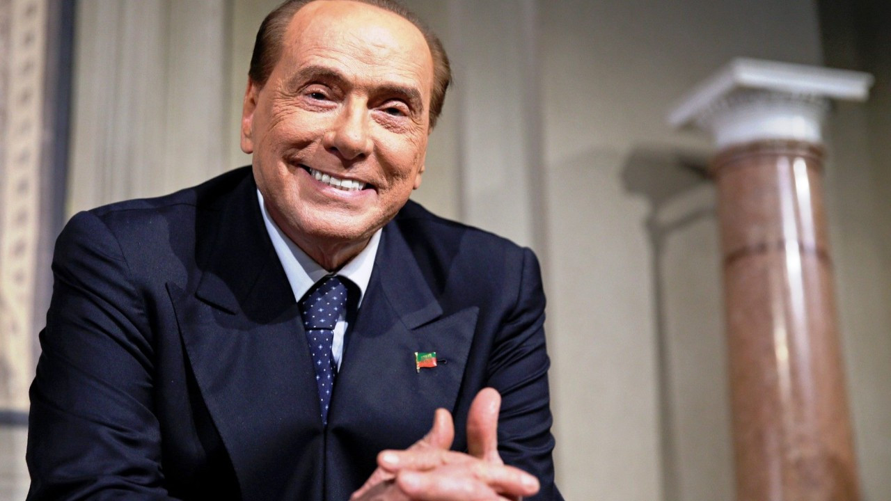Berlusconi hastaneye kaldırıldı