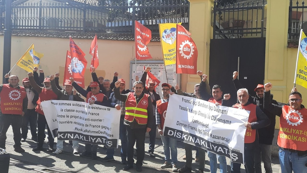 Fransa'daki eylemlere İstanbul'dan destek