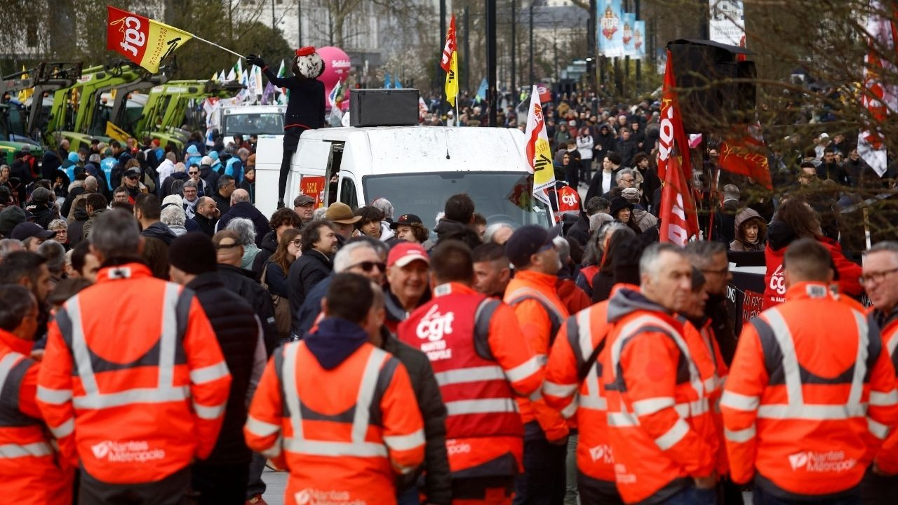 Fransa emeklilik düzenlemesine karşı 10'uncu kez kitlesel grevde