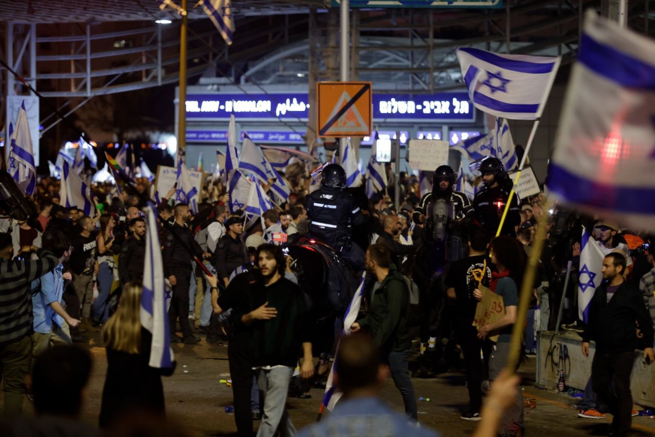 İsrail'de protestolar sürüyor: 'Yargı düzenlemesini tamamen durdurun' - Sayfa 4