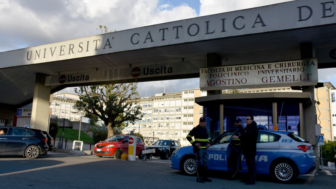 Papa Franciscus hastaneye kaldırıldı