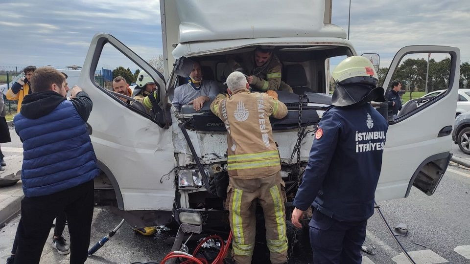 Bakırköy’de kaza: Kırmızı ışıkta geçti, 3 kişi yaralandı - Sayfa 3