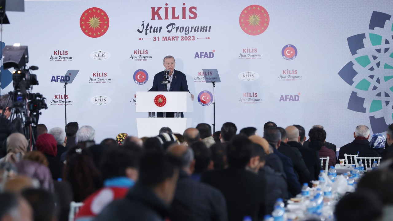 Erdoğan: Deprem bölgesindeki şehirlerimizi bir kumar masasının kaprislerine terk edemeyiz