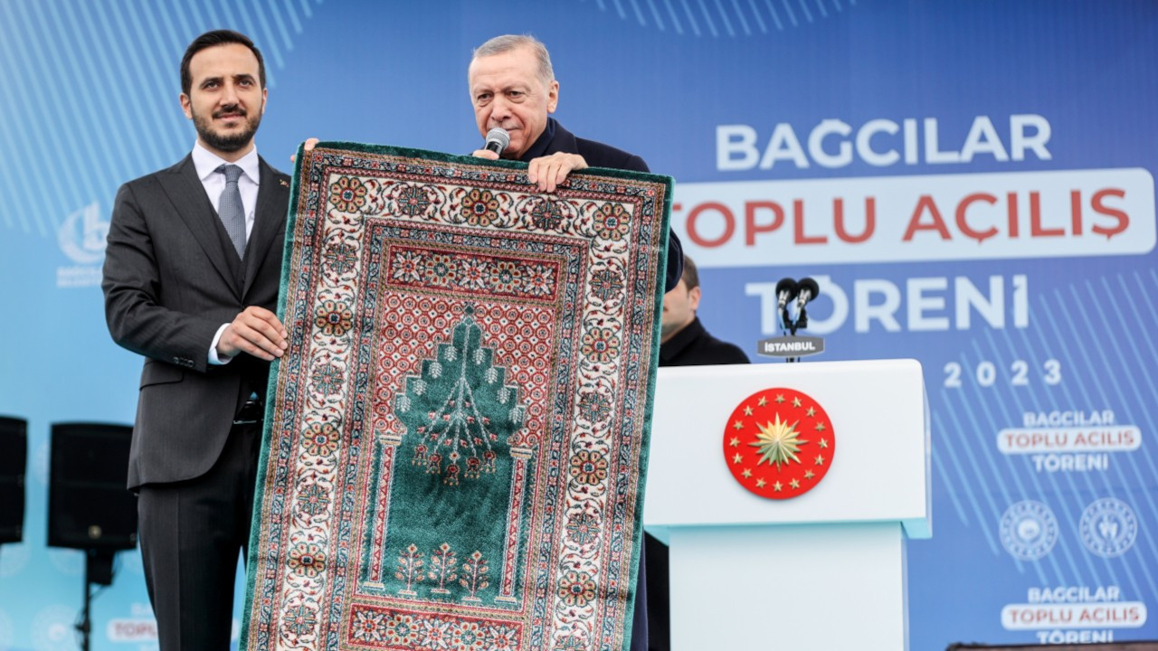 Erdoğan: 40 gün içinde birileri seccadelerin üzerine ayakkabıları ile basabilir
