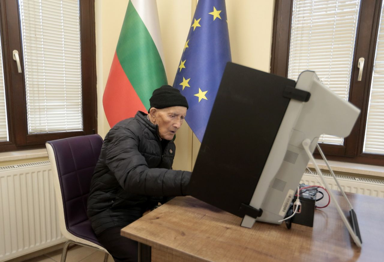 Bulgaristan'da genel seçim: Türkiye'de 162 noktada sandıklar kuruldu - Sayfa 3