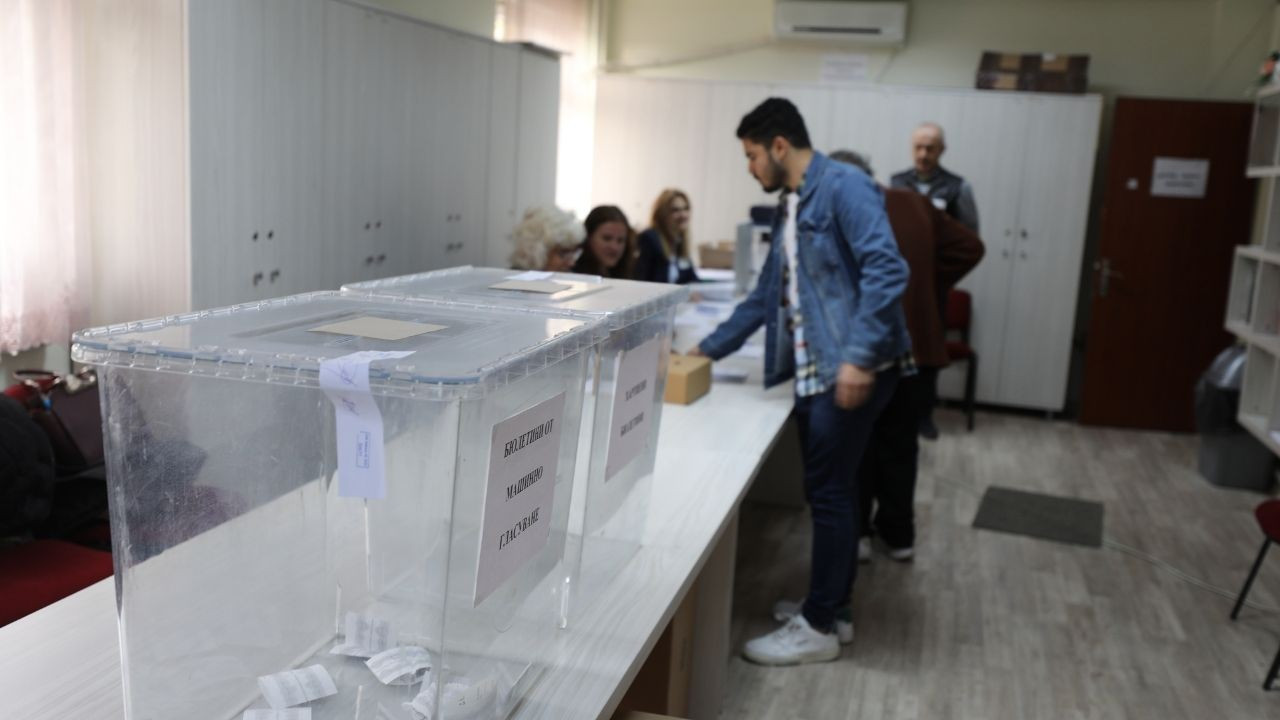 Bulgaristan'da 2 yılda 5'inci seçim: Sandıktan koalisyon çıktı