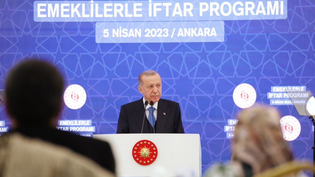 Erdoğan: Bu kişi yönetime geçse ekonomiyi iki günde yerle yeksan edecek