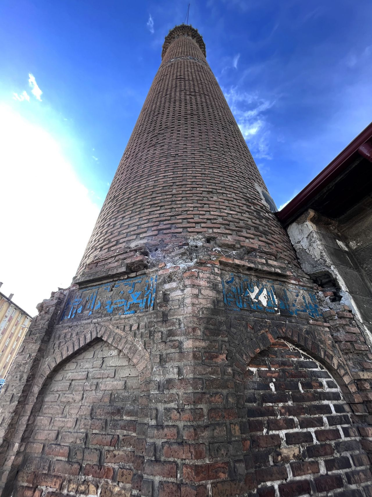 Ulu Cami’nin minaresindeki kufi yazılar restore edilecek - Sayfa 1