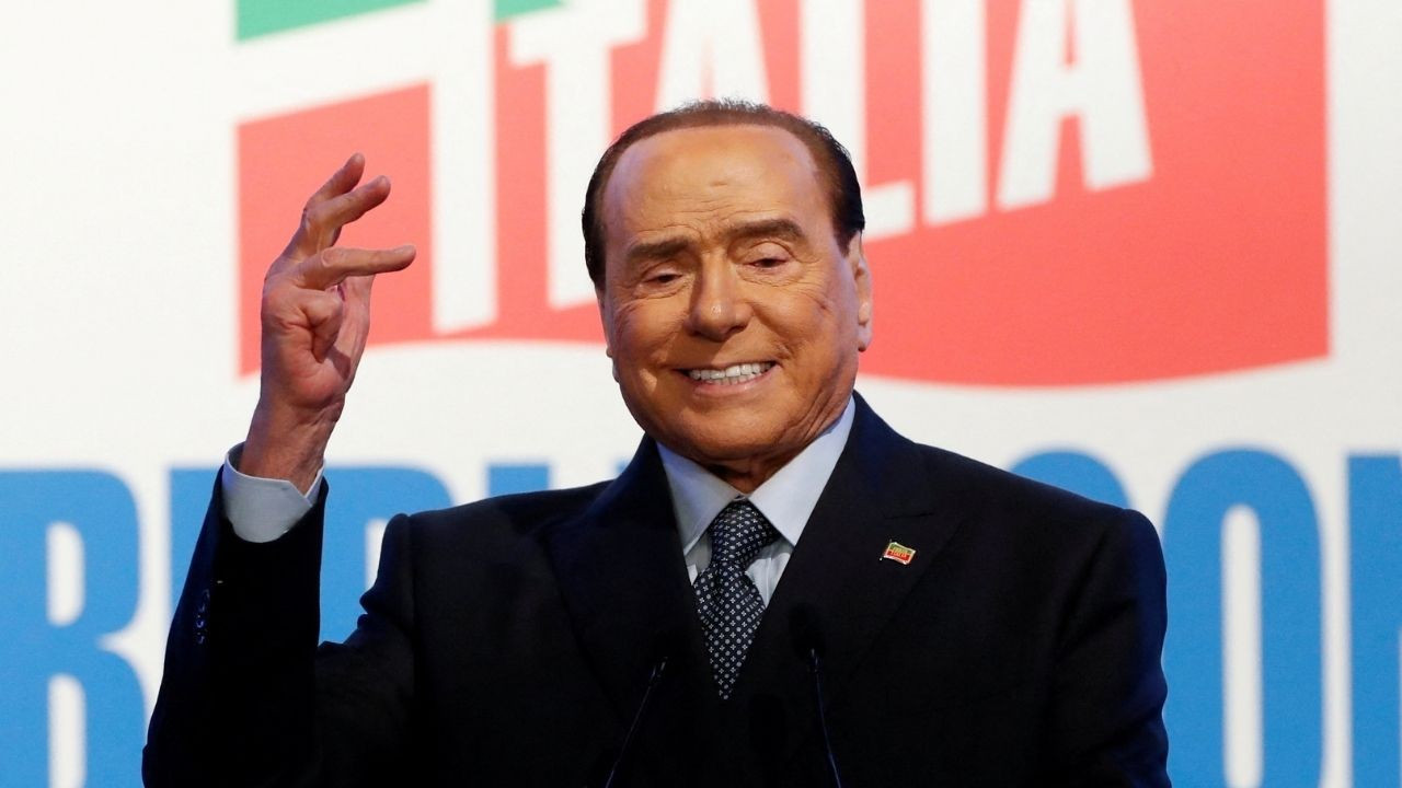 İtalya'nın eski başbakanı Silvio Berlusconi hayatını kaybetti