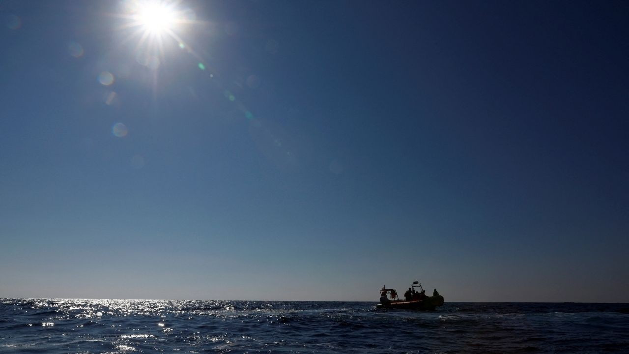 Tunus açıklarında mülteci teknesi battı: 20 kişi kayboldu
