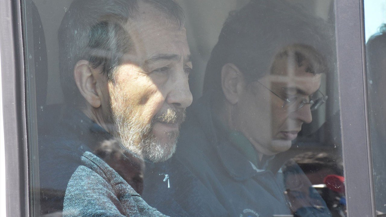 Oyuncu Şehsuvar Aktaş'ın babası ve üvey annesi son yolculuğuna uğurlandı