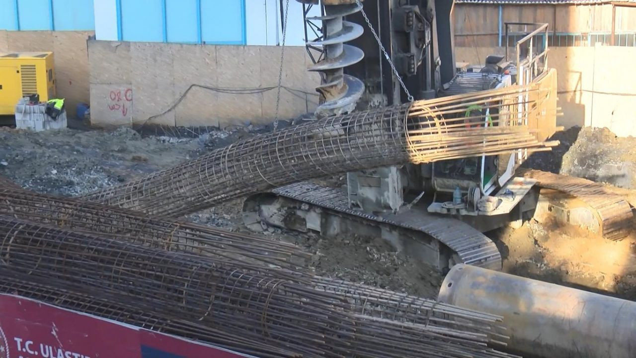 Üsküdar metro inşaatında kaza: Vinç zinciri yan binaya çarptı - Sayfa 1