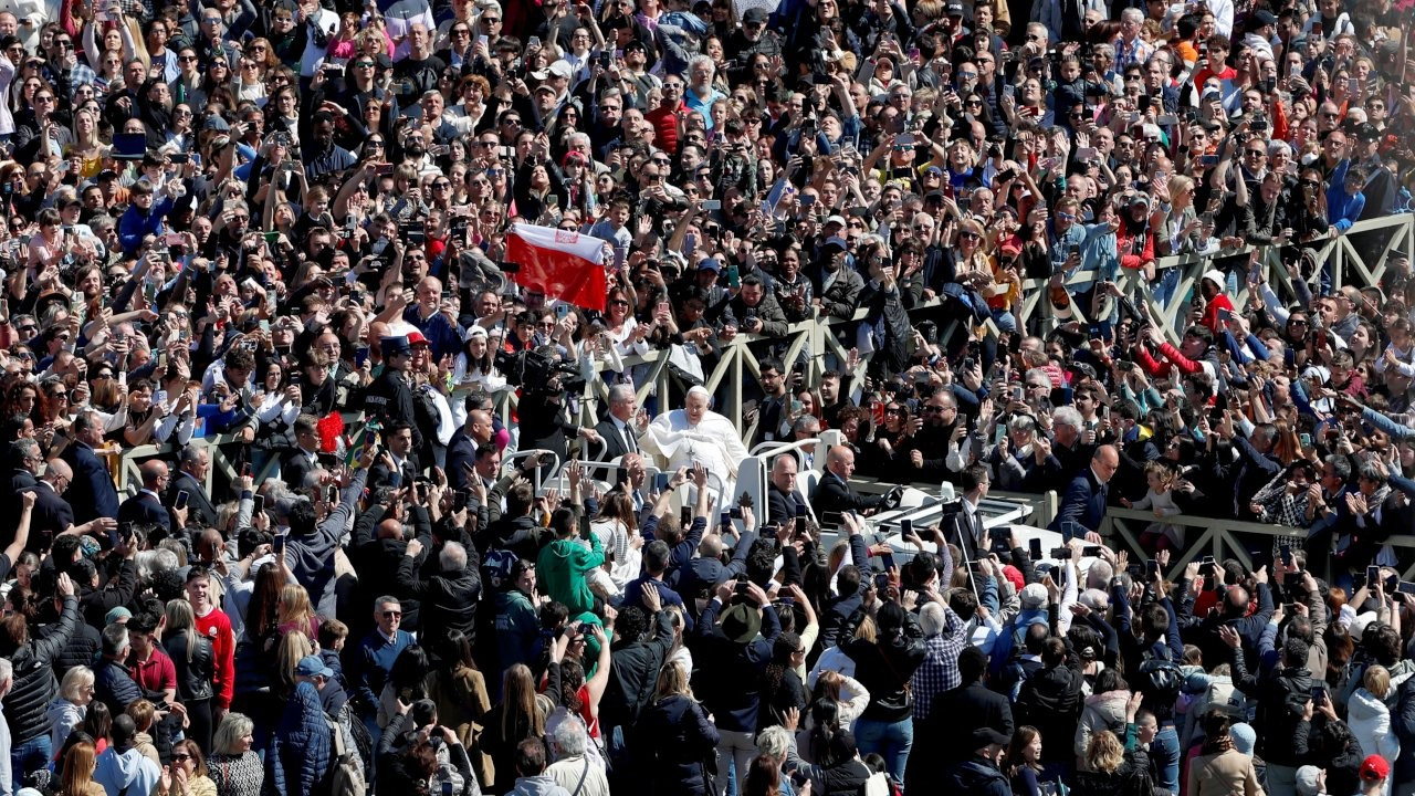 Papa'dan Paskalya'da 'Türkiye' mesajı: Depremzedeleri destekleyin