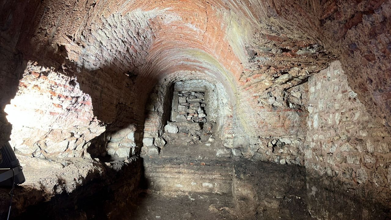 İstanbul'da bin 500 yıllık yeraltı dehlizi bulundu - Sayfa 4