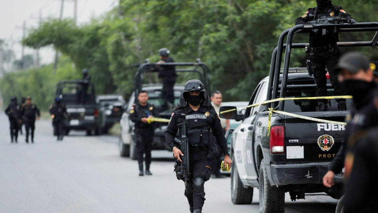 Meksika'da 18 çukurda 20'den fazla ceset bulundu