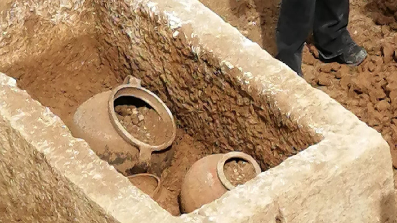 Tarihi çömleklerin içinde insan kemikleri bulundu