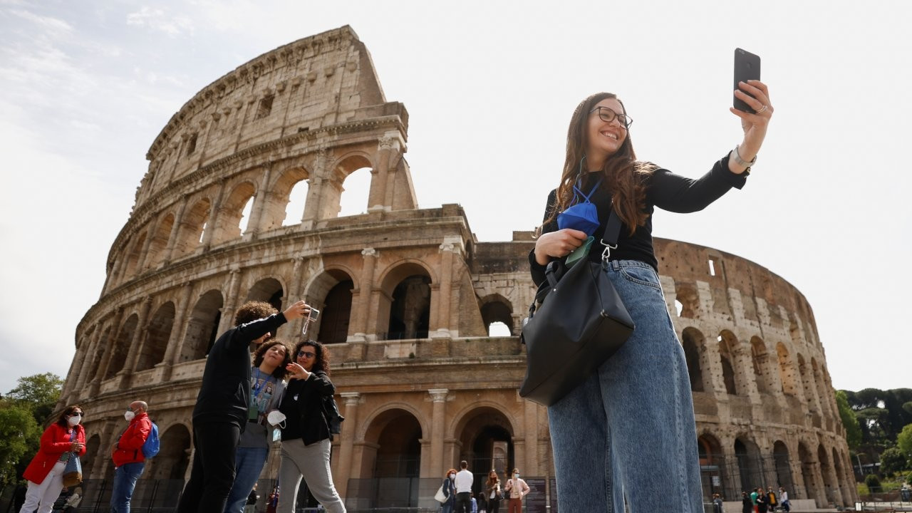 İtalya'da anıtlara zarar verenlere 60 bin euro ceza kesilecek