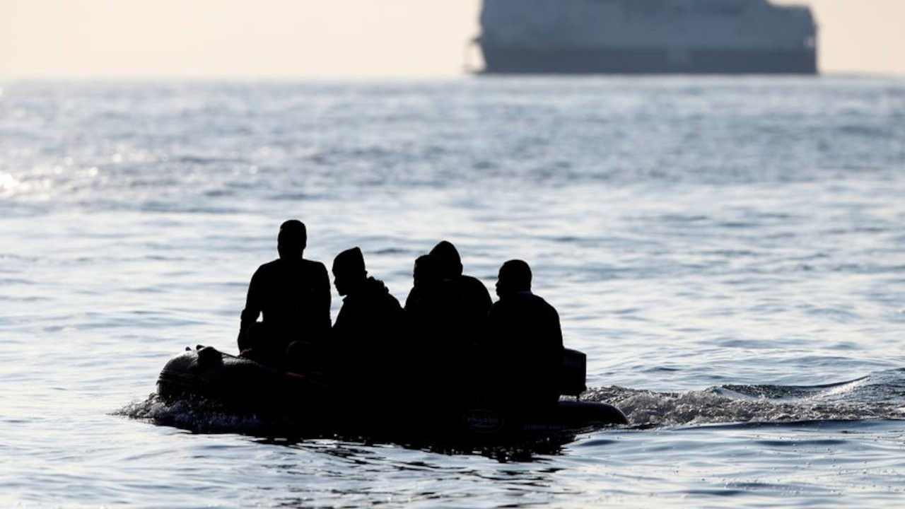 Kanarya Adaları'na giden mülteci botu battı: 51 ölü